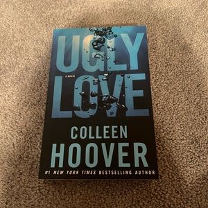 Ugly Love. Colleen Hoover. Paperback.